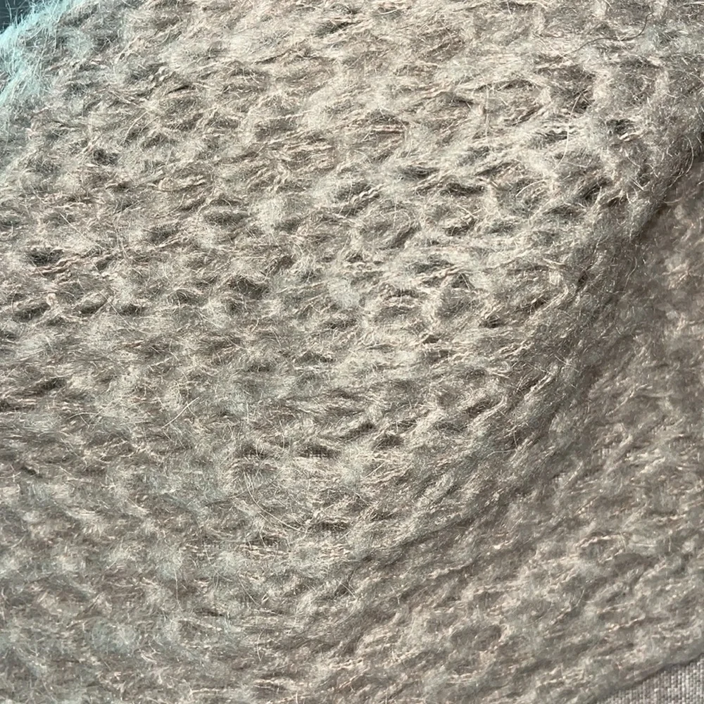 Treasure Topkapi beige scarf with fringe Mohair blend.  Excellent condition.